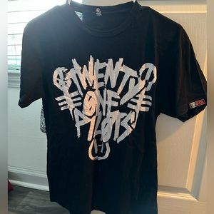 Oversized tshirts- S/M/L (dm for specific shirt size)